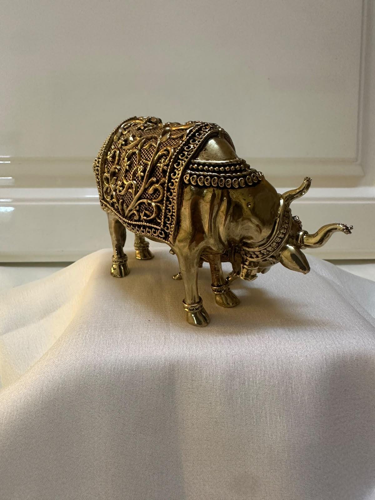 Handmade Brass Kamdhenu Cow and Calf Statue, Hindu Puja Decor, Antique Gold Finish (3 x 4.5 Inch), Idol